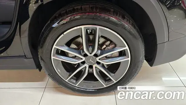 Mercedes-Benz GLB-Class 2025 — Фото 4/20