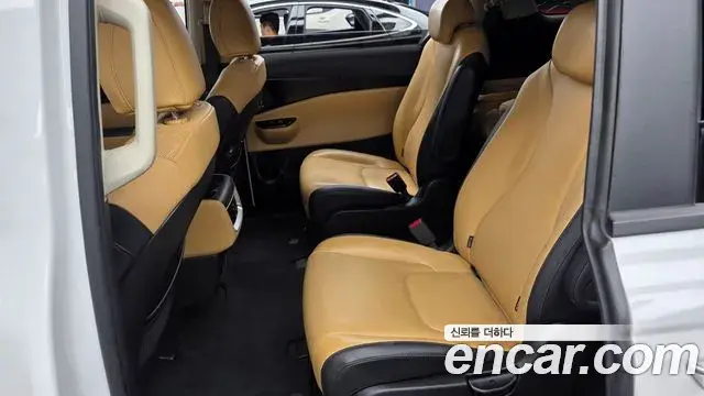 Kia Carnival 2022 — Photo 31/32