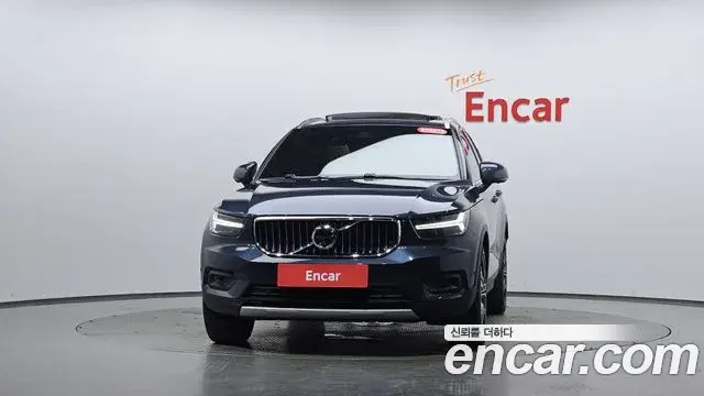 Volvo XC40 2020 — Şəkil 27/33