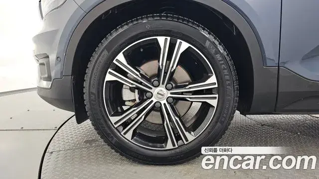 Volvo XC40 2020 — Şəkil 6/33