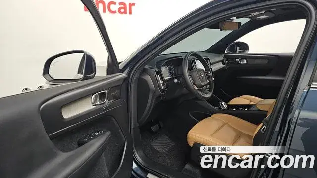 Volvo XC40 2020 — Şəkil 13/33