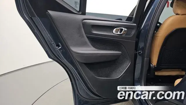 Volvo XC40 2020 — Şəkil 20/33