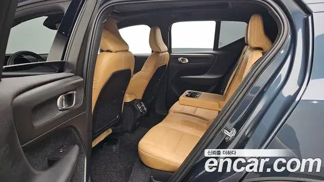Volvo XC40 2020 — Şəkil 9/33