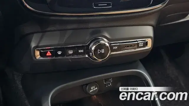 Volvo XC40 2020 — Şəkil 16/33