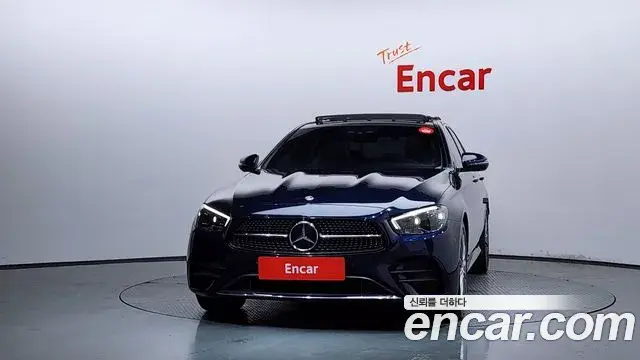 Mercedes-Benz E-Class 2021 — Photo 18/36