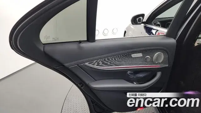 Mercedes-Benz E-Class 2021 — Photo 29/36
