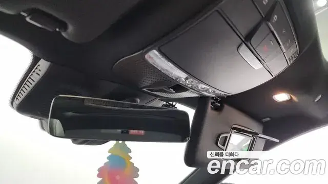 Mercedes-Benz E-Class 2021 — Photo 12/36