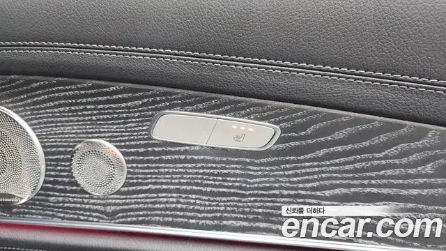 Mercedes-Benz E-Class 2021 — Photo 34/36