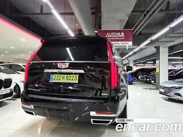 Cadillac Escalade 2025 — ფოტო 12/20