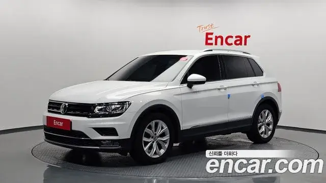 Volkswagen Tiguan 2018 — Şəkil 12/32