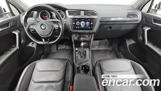 Volkswagen Tiguan 2018 — Şəkil 17/32
