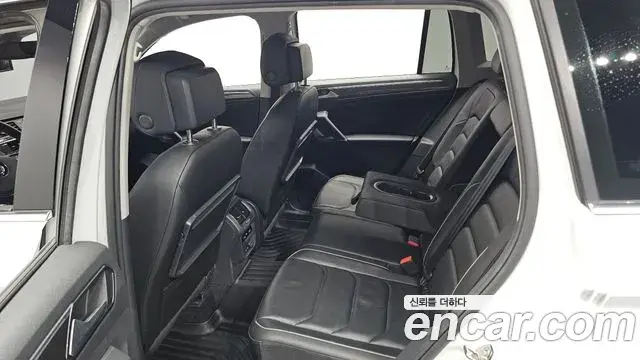 Volkswagen Tiguan 2018 — Şəkil 18/32