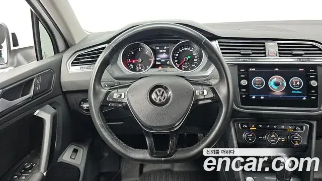 Volkswagen Tiguan 2018 — Şəkil 19/32