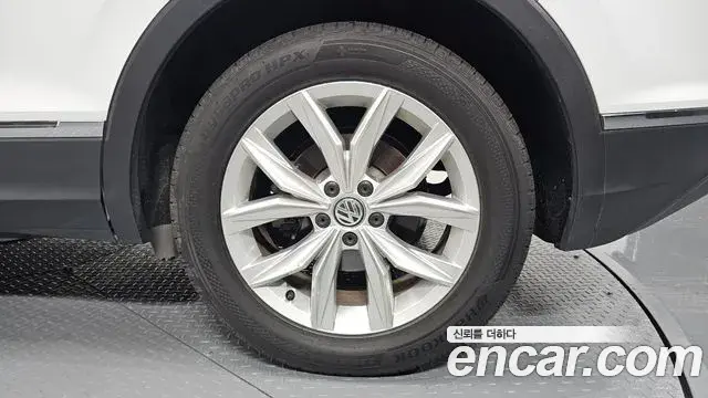 Volkswagen Tiguan 2018 — Şəkil 1/32