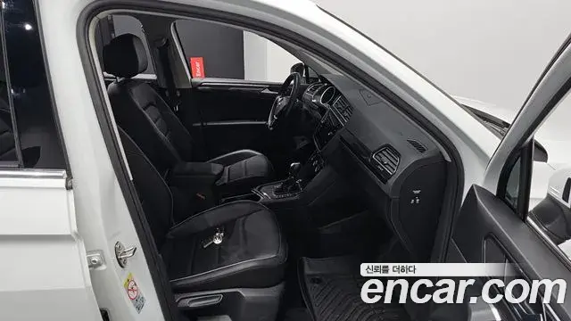 Volkswagen Tiguan 2018 — Şəkil 20/32