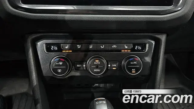Volkswagen Tiguan 2018 — Şəkil 29/32