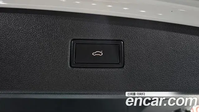 Volkswagen Tiguan 2018 — Şəkil 31/32