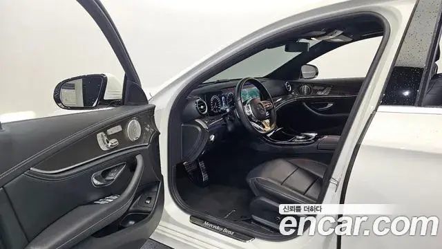 Mercedes-Benz E-Class 2020 — Photo 36/37