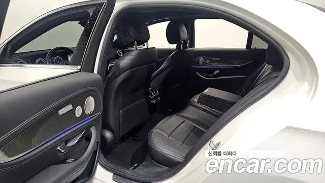 Mercedes-Benz E-Class 2020 — Photo 24/37