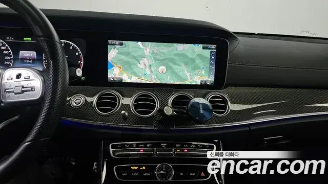 Mercedes-Benz E-Class 2020 — Photo 26/37