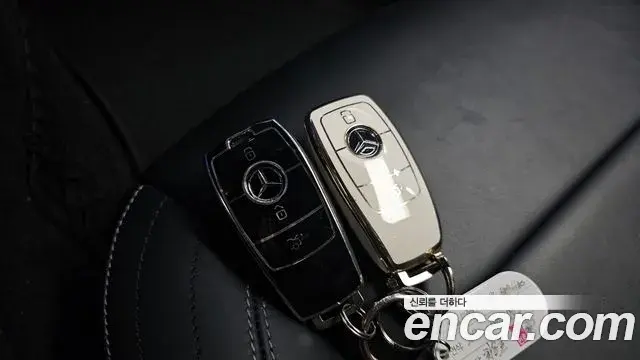 Mercedes-Benz E-Class 2020 — Photo 22/37