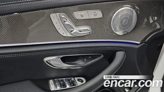 Mercedes-Benz E-Class 2020 — Photo 5/37