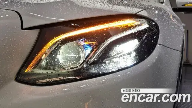 Mercedes-Benz E-Class 2020 — Photo 3/37