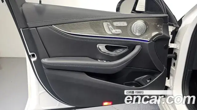 Mercedes-Benz E-Class 2020 — Photo 14/37