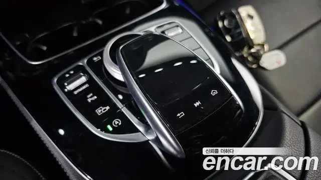 Mercedes-Benz E-Class 2020 — Photo 1/37