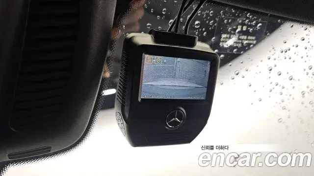 Mercedes-Benz E-Class 2020 — Photo 12/37