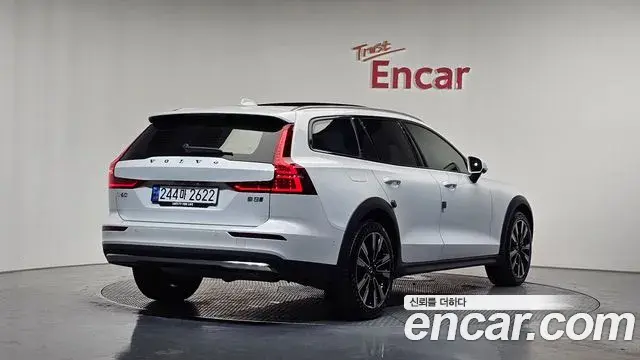 Volvo V60 Cross Country 2024 — Şəkil 8/36