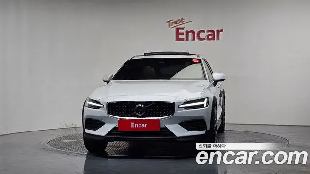 Volvo V60 Cross Country 2024 — Şəkil 21/36