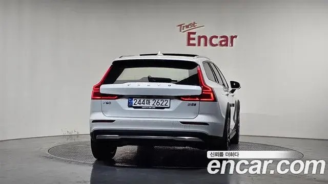 Volvo V60 Cross Country 2024 — Şəkil 17/36