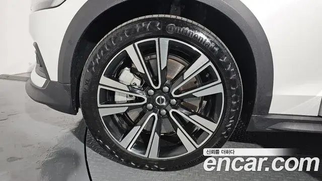 Volvo V60 Cross Country 2024 — Şəkil 22/36
