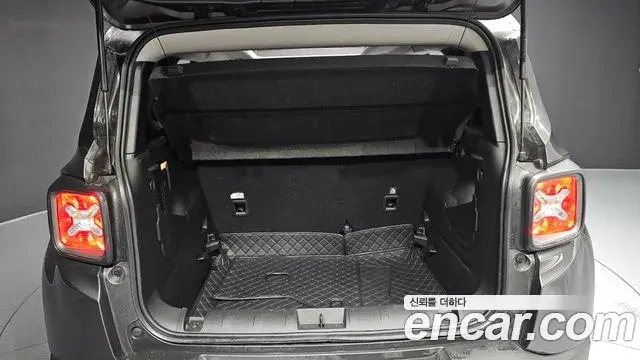 Jeep Renegade 2021 — Фото 20/20