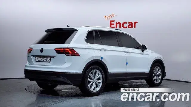 Volkswagen Tiguan 2019 — ფოტო 35/36