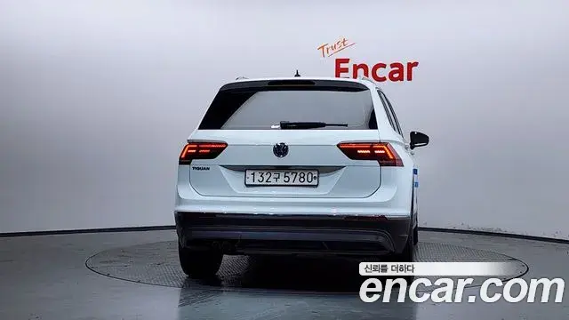 Volkswagen Tiguan 2019 — ფოტო 31/36