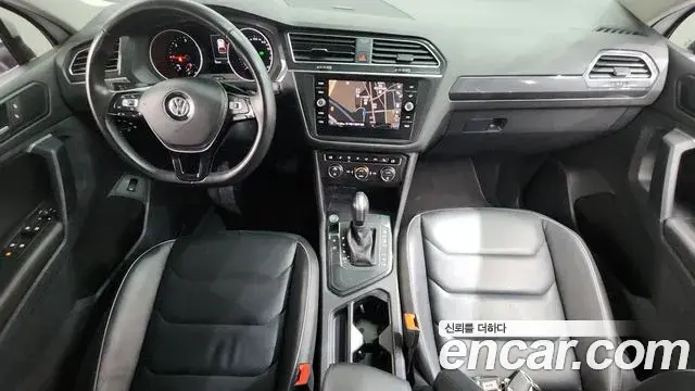 Volkswagen Tiguan 2019 — ფოტო 16/36