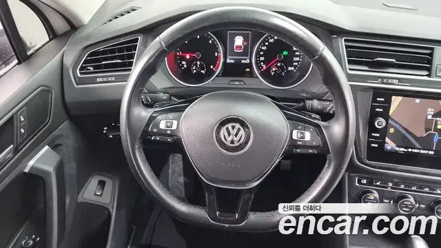 Volkswagen Tiguan 2019 — ფოტო 11/36