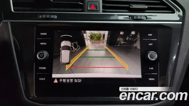 Volkswagen Tiguan 2019 — ფოტო 25/36