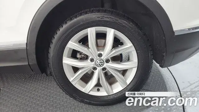 Volkswagen Tiguan 2019 — ფოტო 3/36