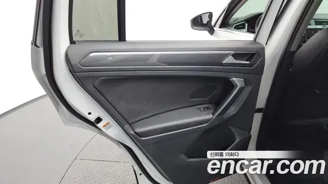 Volkswagen Tiguan 2019 — ფოტო 21/36