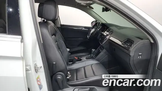 Volkswagen Tiguan 2019 — ფოტო 9/36