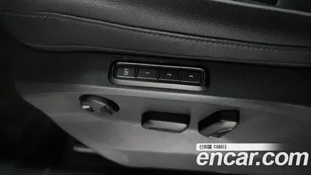 Volkswagen Tiguan 2019 — ფოტო 34/36