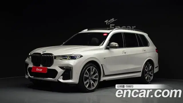 BMW X7 2021 — ფოტო 23/33