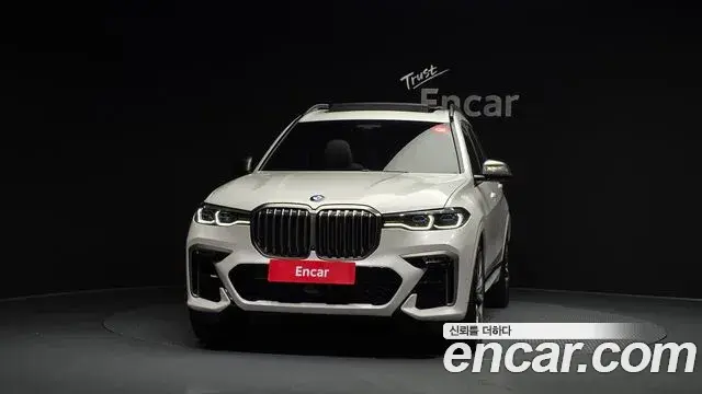 BMW X7 2021 — ფოტო 8/33