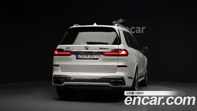 BMW X7 2021 — ფოტო 10/33