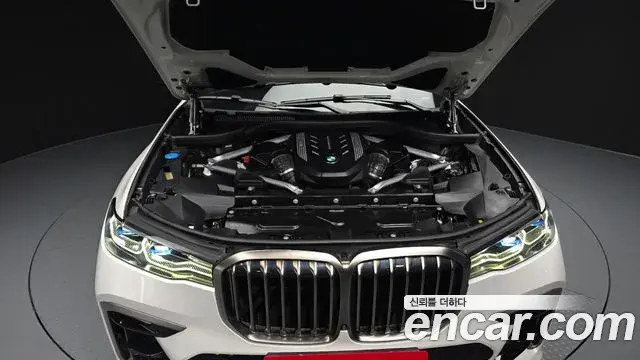 BMW X7 2021 — ფოტო 11/33