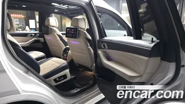 BMW X7 2021 — ფოტო 33/33