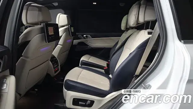 BMW X7 2021 — ფოტო 20/33